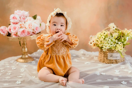 岑溪宝宝前额突出正常吗